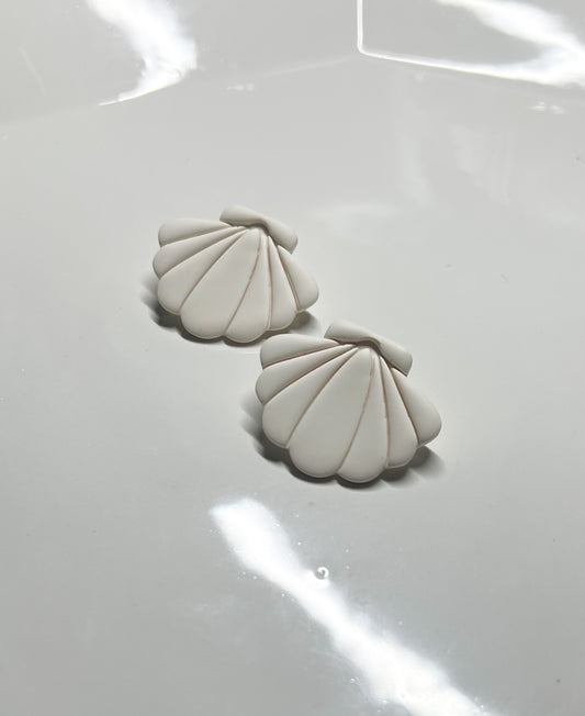 Clamshell Studs